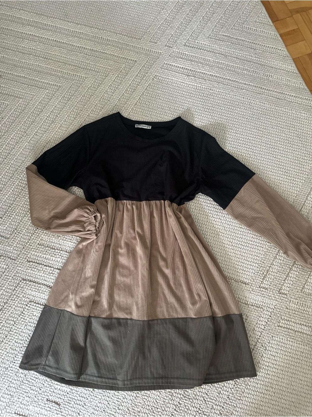 Colorblock Long Sleeve Dress - Black & Taupe M/L
